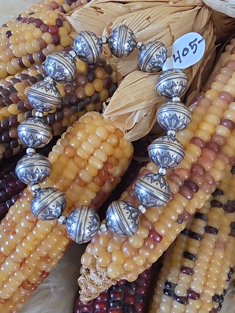 Fantastic Sterling 10 mm Flower Stamped Navajo Pearl Stretchy Bracelet 🩶🌼❤️🎁